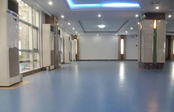 pvc塑膠地板安裝后為什么會(huì )發(fā)生氣泡翹邊